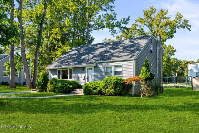 Foto del edificio - 437 Redmond Ave