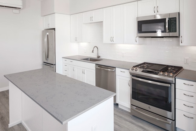 Building Photo - Ella Marie Apartments