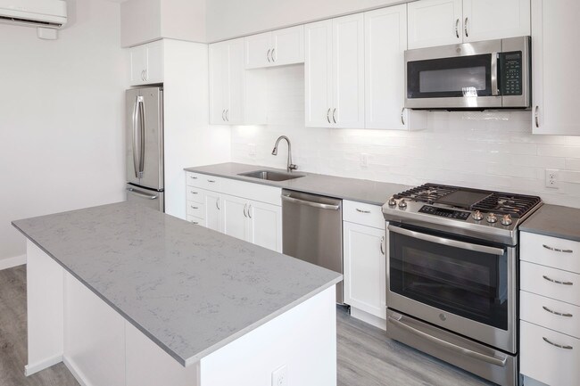 Foto del edificio - Ella Marie Apartments