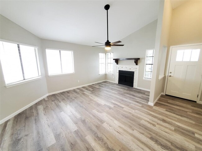 Building Photo - 1903 Golden Pheasant Dr