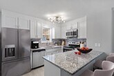 Foto principal - Beautiful NEWLY RENOVATED Townhome in the ...