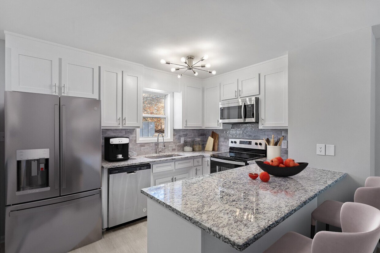 Foto principal - Gorgeous, Newly Renovated Townhome