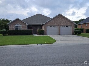 Building Photo - 721 Highlands Dr