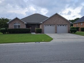 Building Photo - 721 Highlands Dr