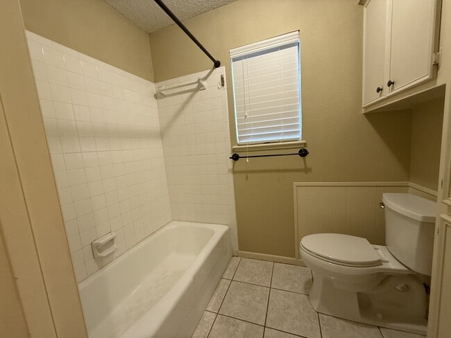Building Photo - 3225 Westchester Dr