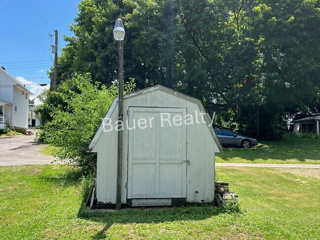 Foto del edificio - Two Story Home