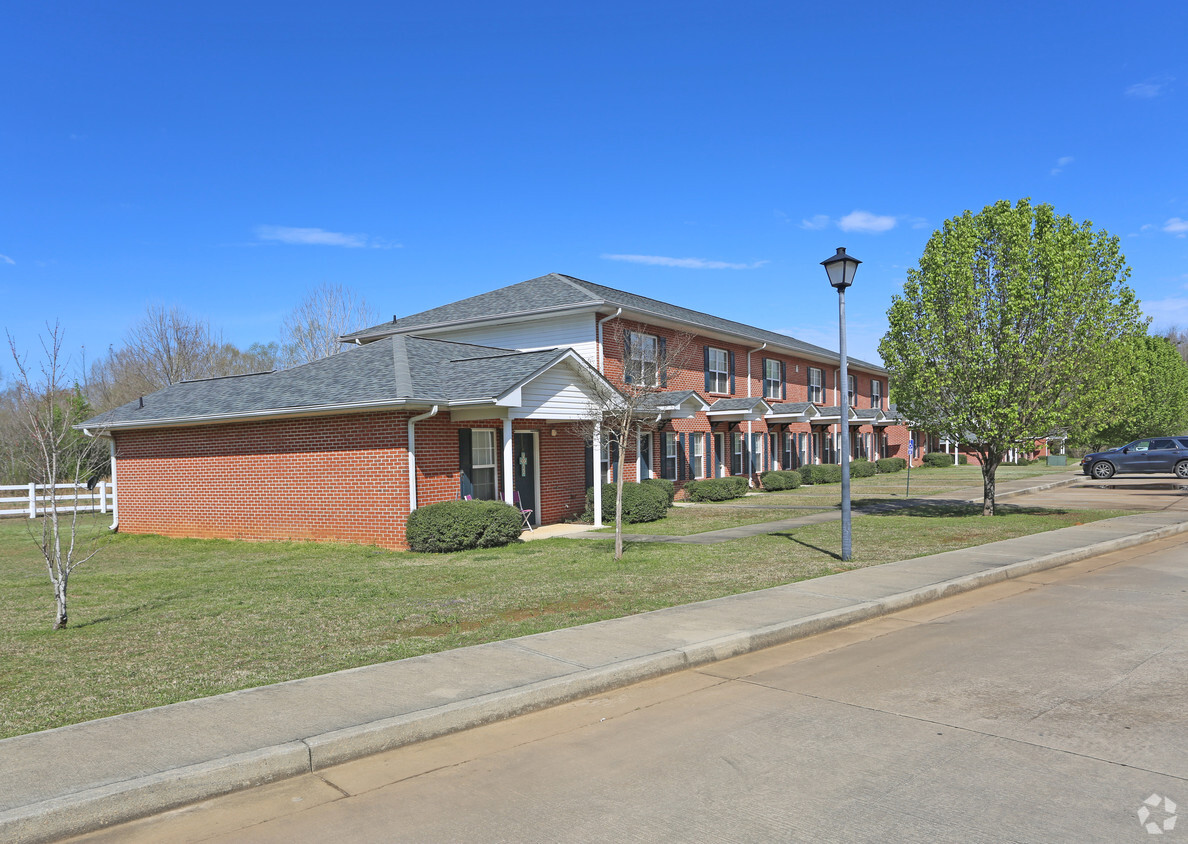 Building Photo - Quail Ridge