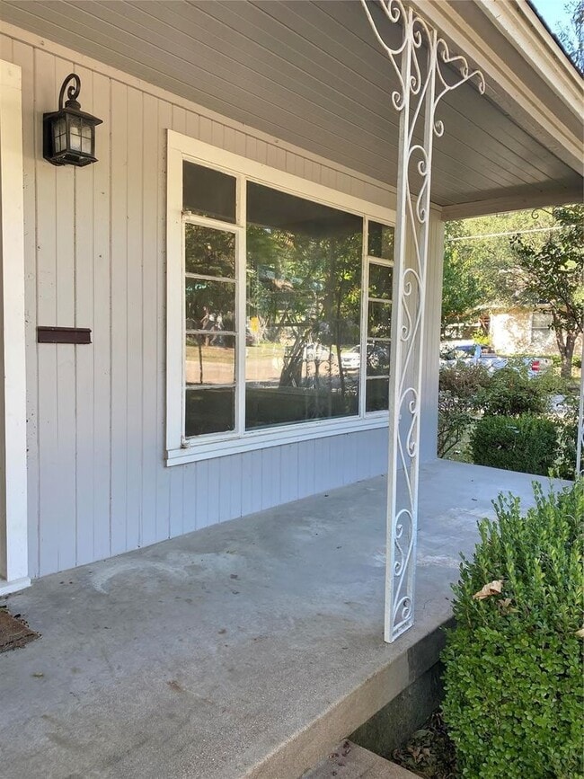 Building Photo - 3 BED/2BATH BUNGALOW IN ARLINGTON HEIGHTS!