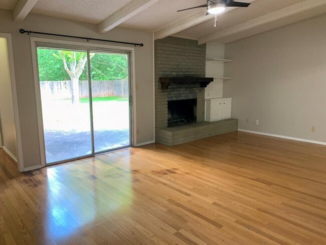 Building Photo - 9222 Meadow Vale