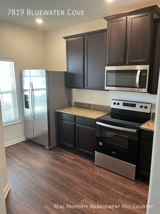 Foto del edificio - 7819 Bluewater Cove