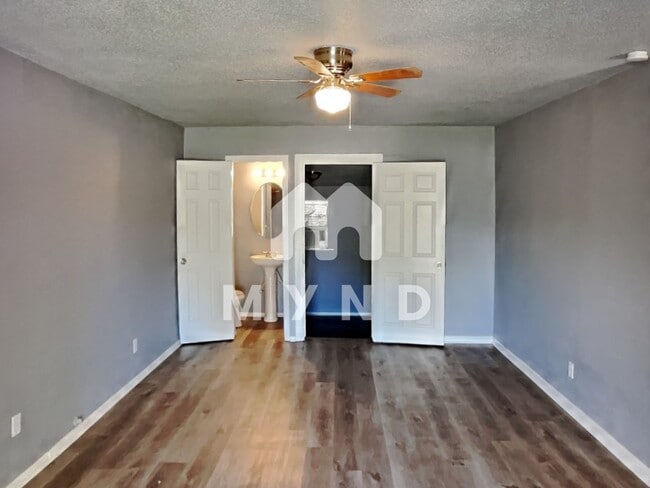Building Photo - 1805 Trenton Dr