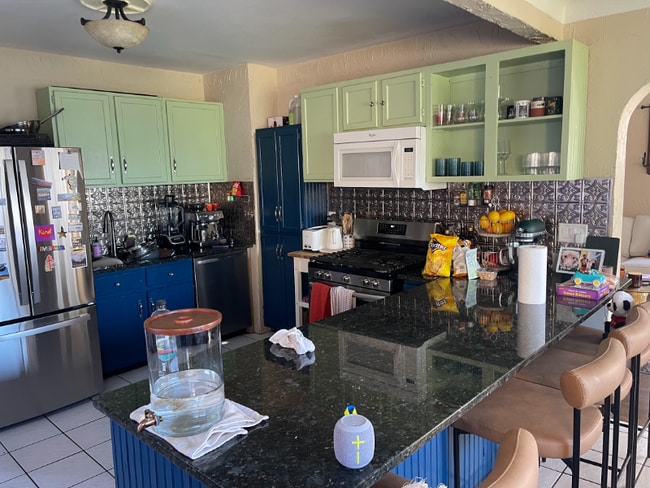 Building Photo - 1139 Maryland Ave E