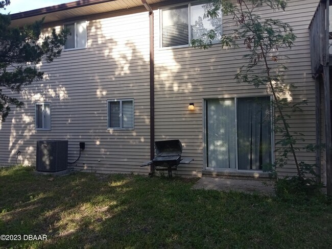 Building Photo - 2002 S Palmetto Ave