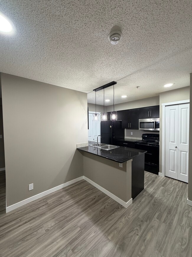 Building Photo - 108