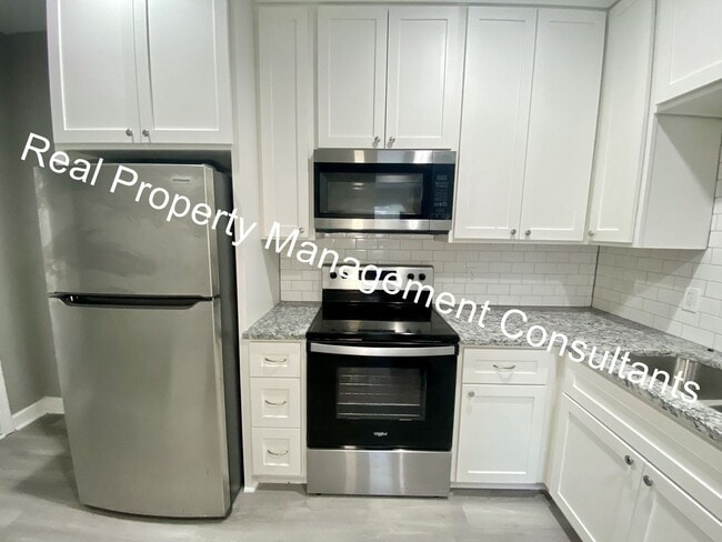 Building Photo - 3 Bedroom 2 Bath Home