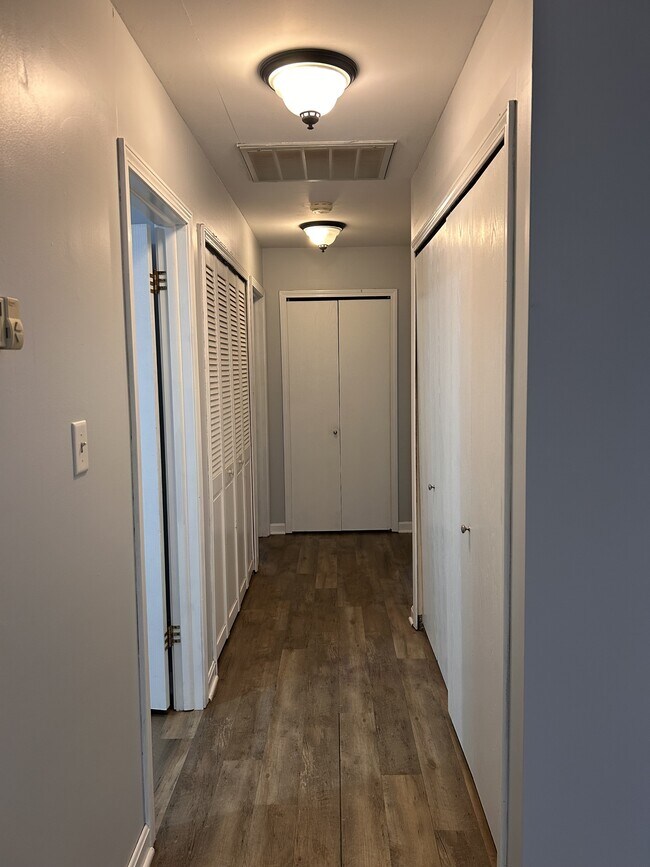 Foto del edificio - 4618 Iron Cir