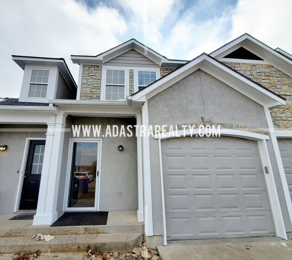 Foto principal - Beautiful and Spacious Olathe West Townhom...