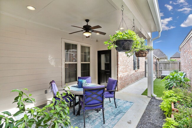 Building Photo - Beautiful 4 Bed, 2 Bath home