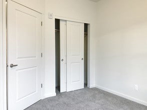 Claystone New Guest Bedroom - Stoneplace Apartment Homes