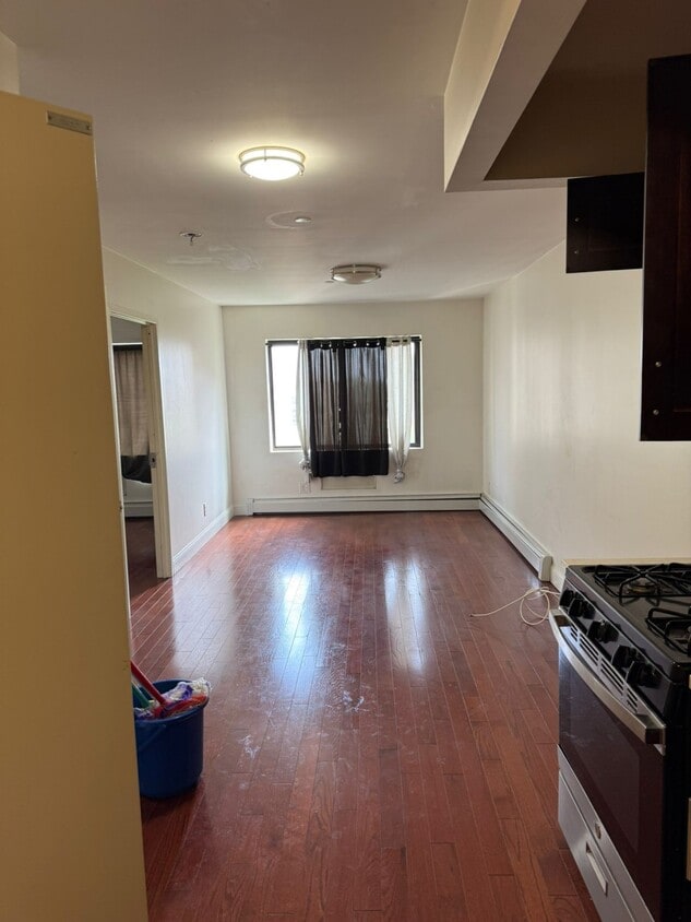 Primary Photo - 2120 Daly Ave