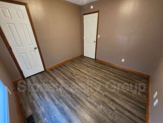 Building Photo - 823 S 19th St