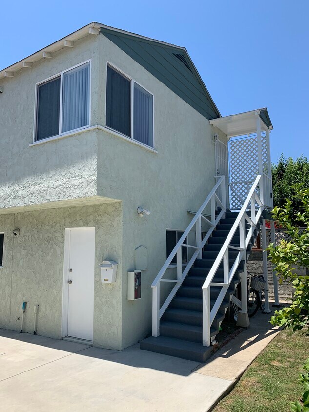 Primary Photo - 619 N Hollywood Way