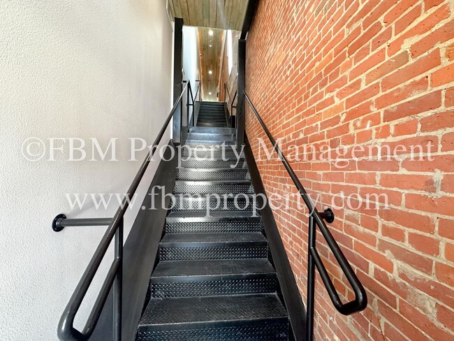 Foto del edificio - 111 W Ennis Ave