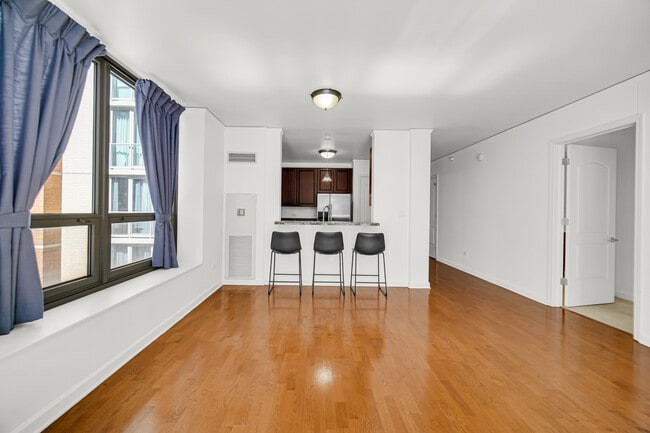 Foto del edificio - 420 E Waterside Dr