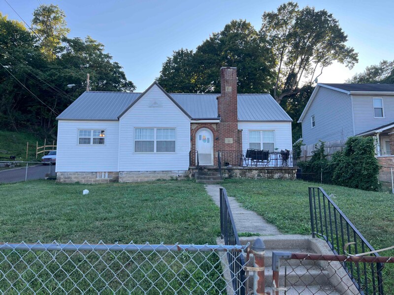 Primary Photo - 1162 Center St