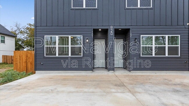 Building Photo - 820 S Walters St