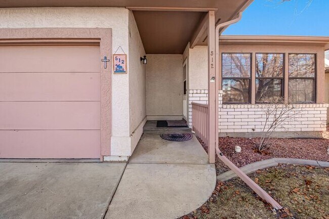 Foto del edificio - Charming 2-bedroom, 2-bathroom townhome with a 1-car garage