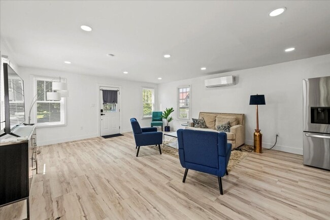 Foto del edificio - 1324 E 9th St