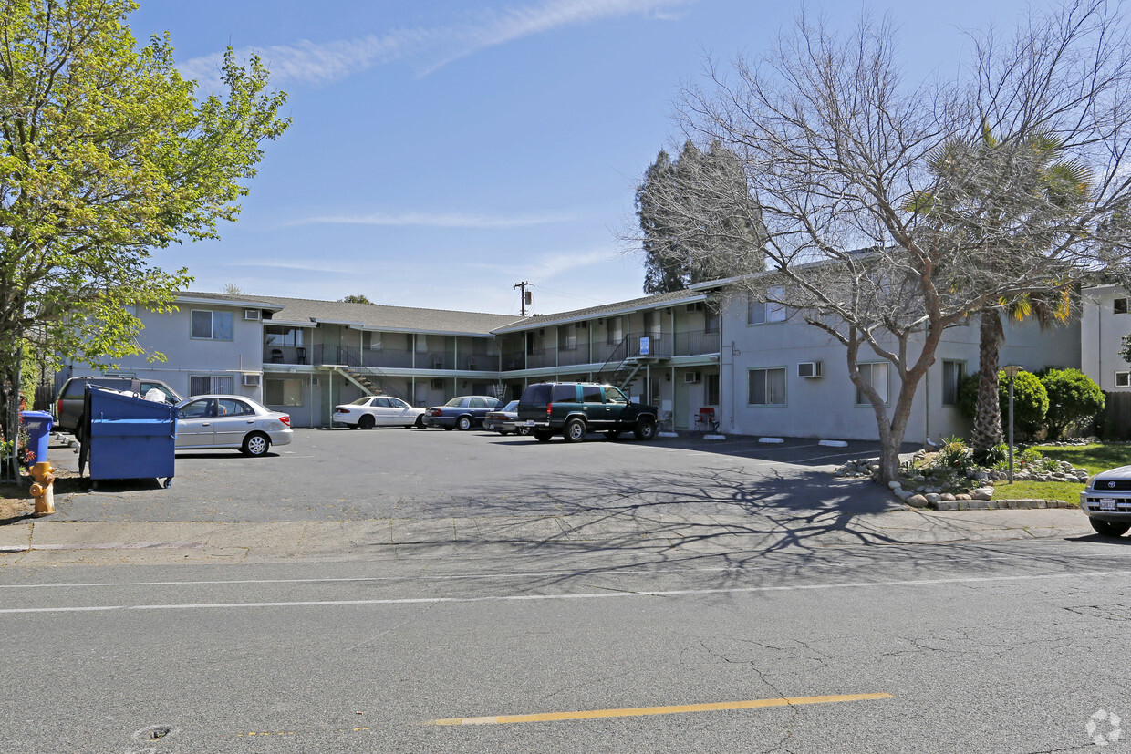 Primary Photo - Bell Street Apartments