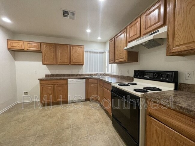 Foto del edificio - 823 Baseline Rd