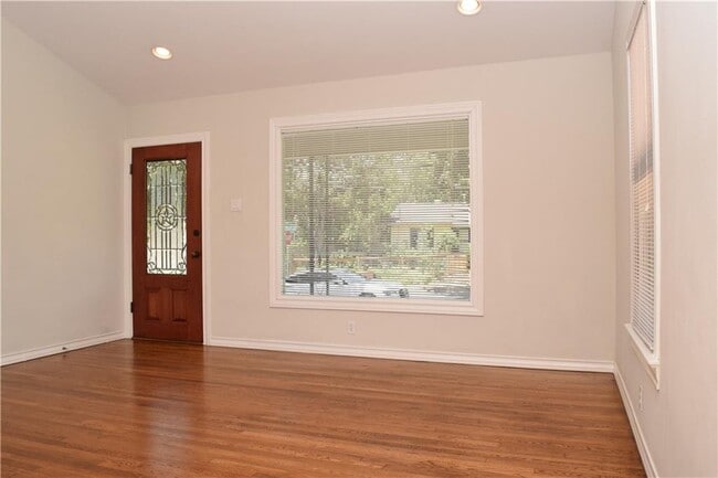 Building Photo - 801 Newman Dr