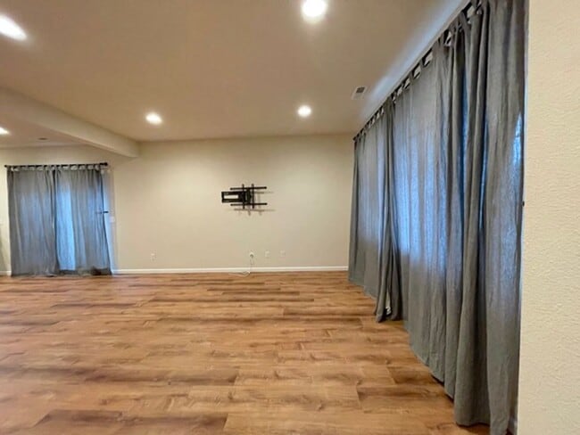 Building Photo - Modern 3+ Bedroom Home for Rent!