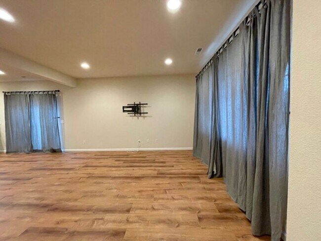 Foto del edificio - Modern 3+ Bedroom Home for Rent!