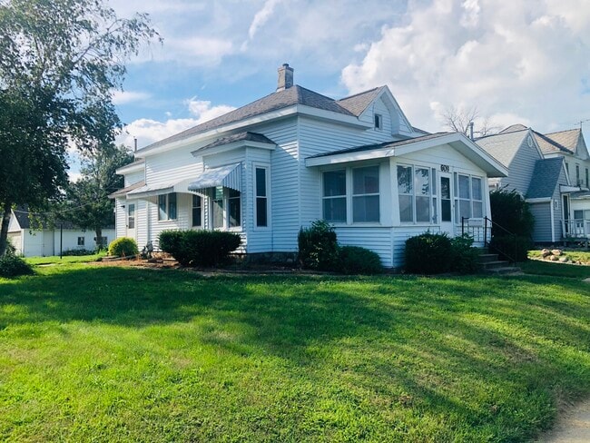 609 Blackhawk Street - 609 Blackhawk St