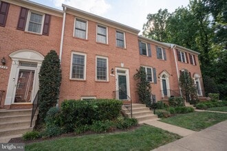 Building Photo - 341 S Pickett St