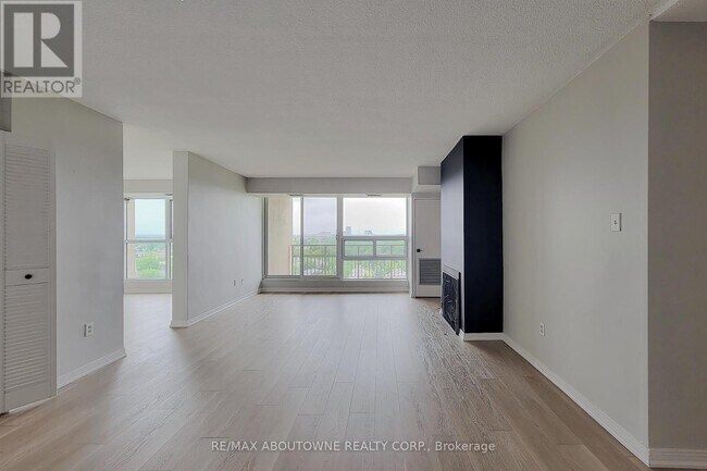 Building Photo - 1359 White Oaks Blvd