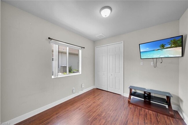 Foto del edificio - 3326 SW 8th St