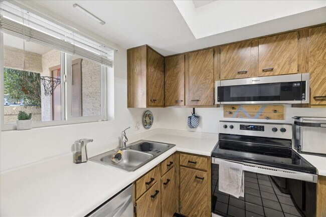 Foto del edificio - 4150 E Cactus Rd