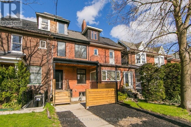Building Photo - 379 St Clarens Ave