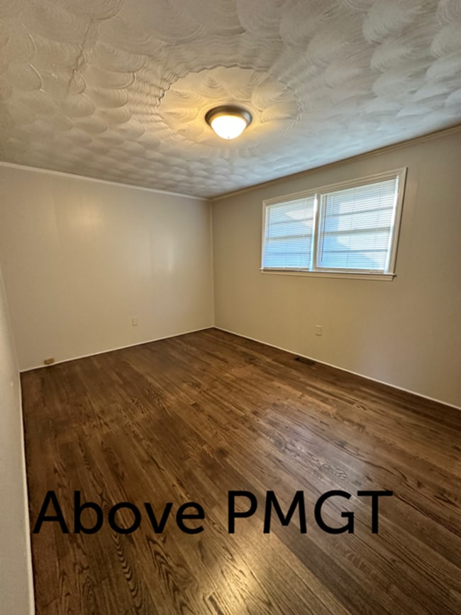 Building Photo - 2 Bedroom Duplex