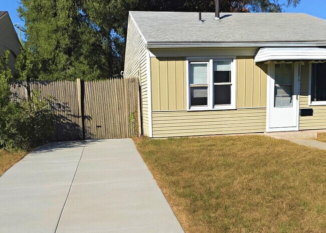 Foto del edificio - 1473 E Harry Ave