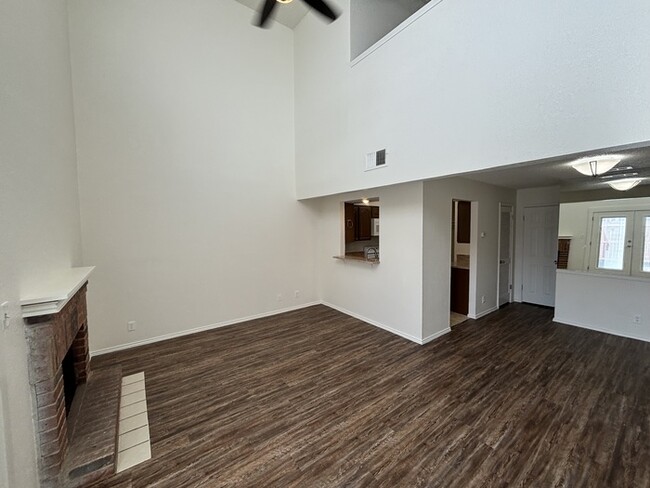 Foto del edificio - 2 story townhome