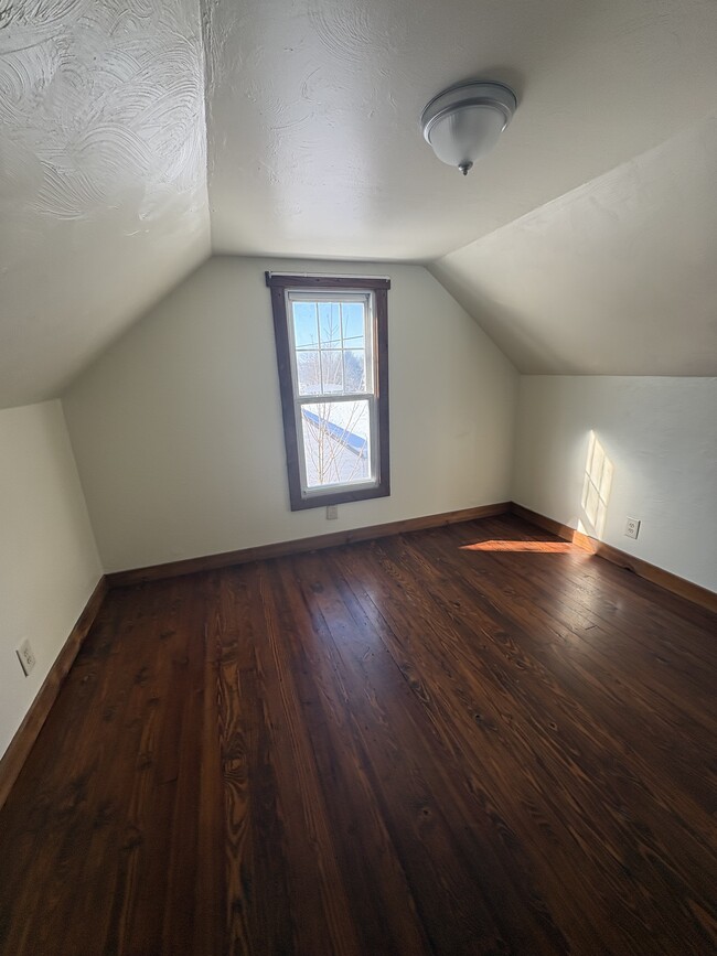 Building Photo - 143 Poplar Rd