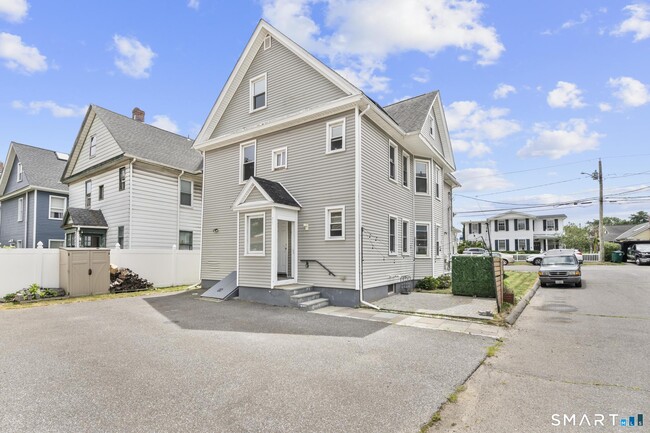 Building Photo - 768 Stratford Ave
