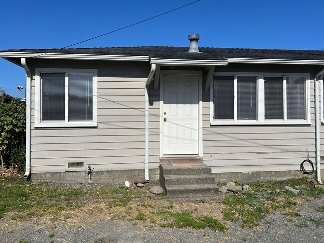 Building Photo - 1560 Samal St