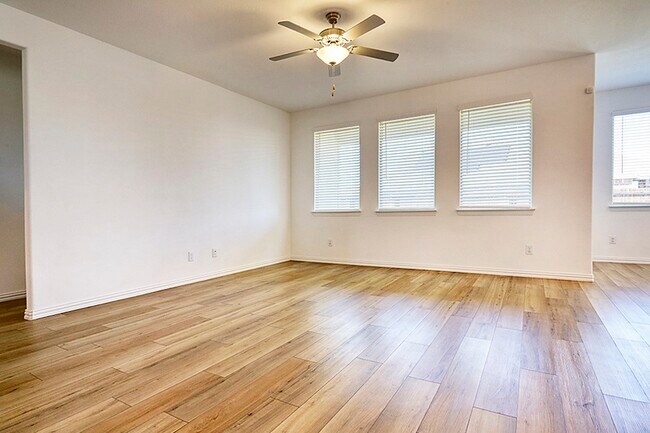 Foto del edificio - 215 Olmstead Dr